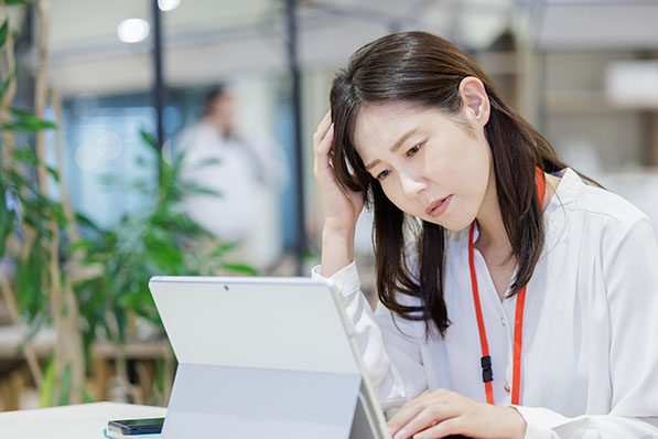 パソコン 女性 オフィス 悩み
